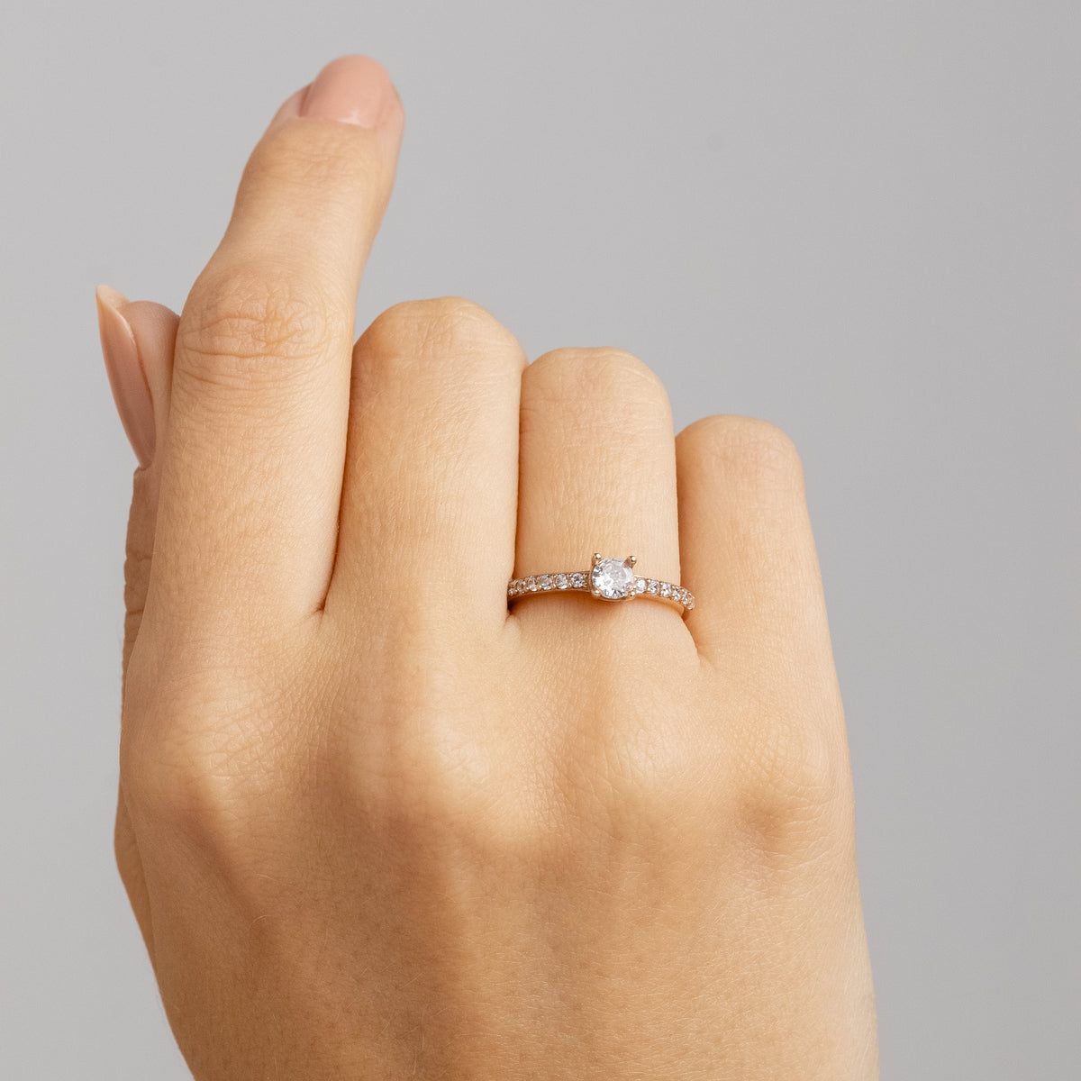 Anel Solitário Cinderela Ouro Rosé 18K