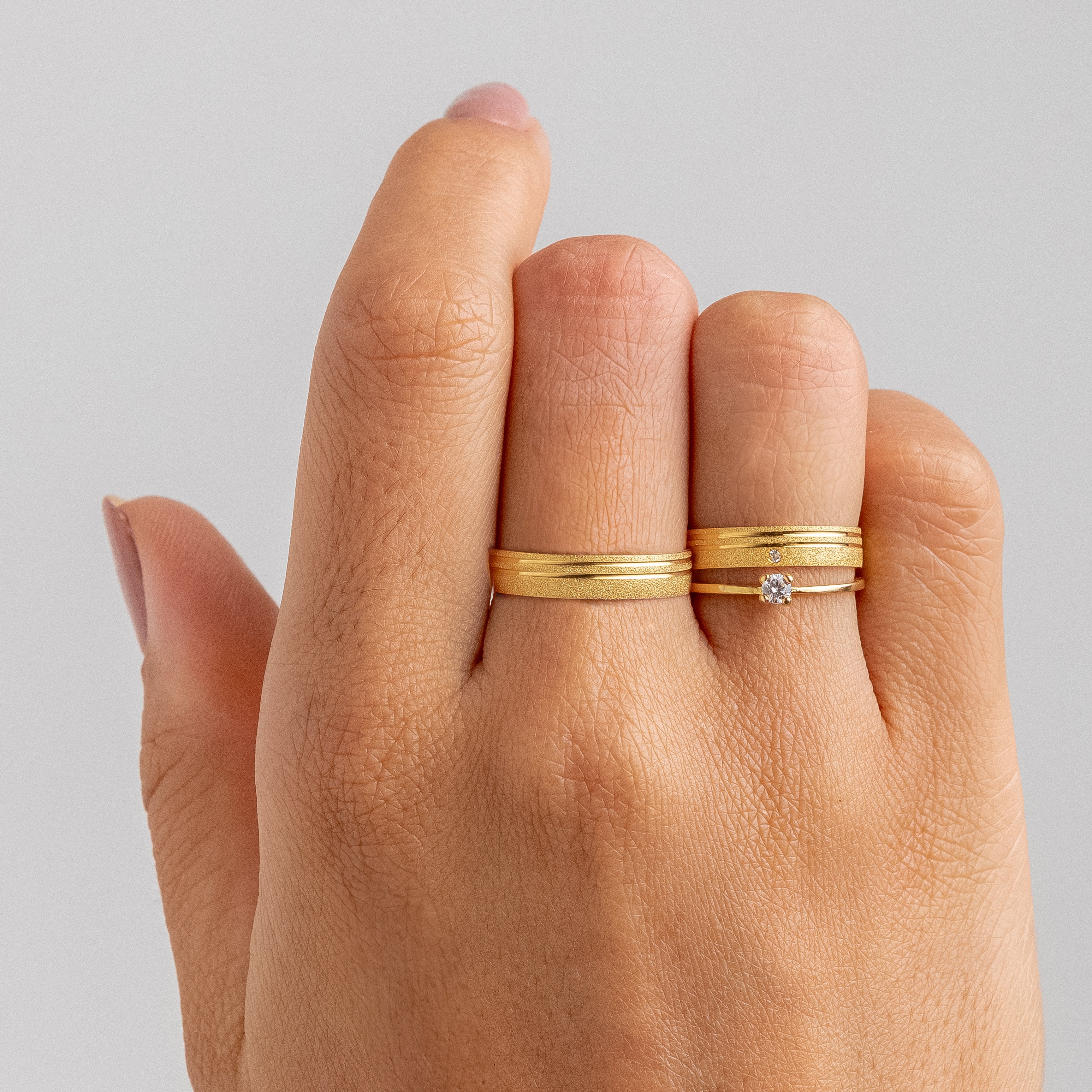 Alianças Cavaliere 4mm Banhadas a Ouro + Anel Brinde