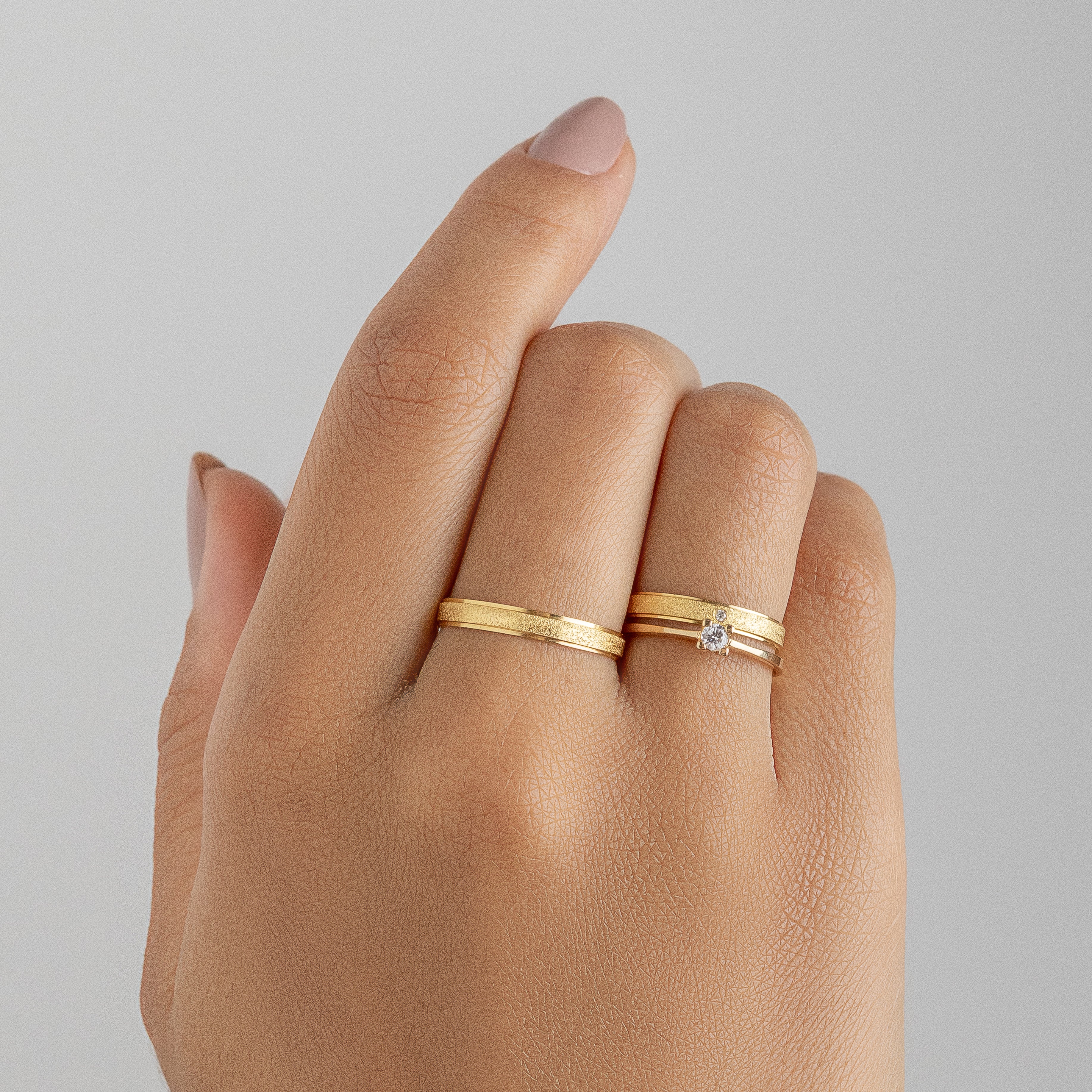 Alianças Moiselle 3mm Banhadas a Ouro + Anel Brinde