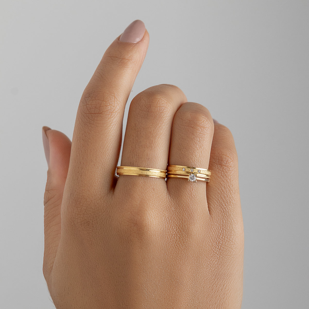 Alianças France 4mm Banhadas a Ouro + Anel Brinde