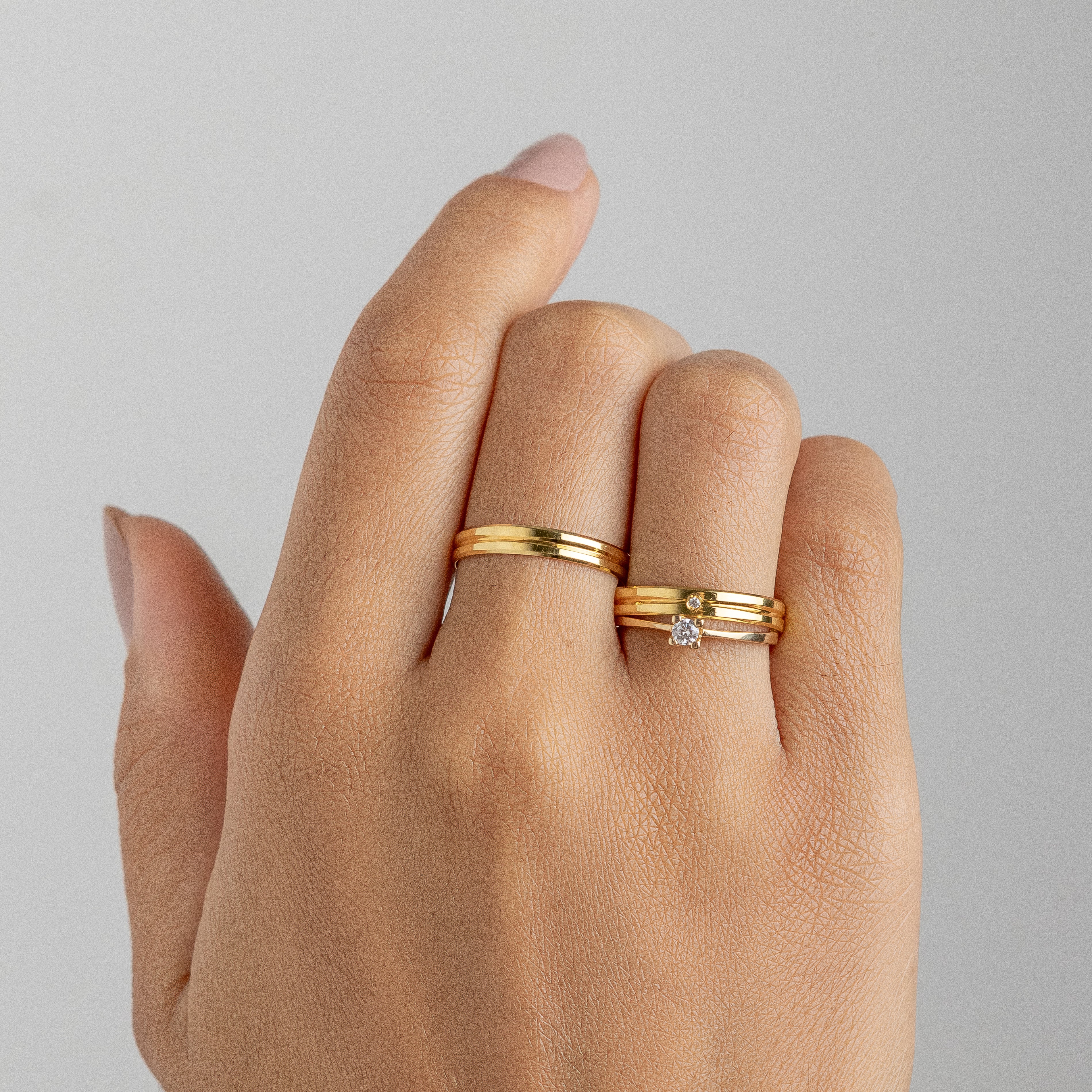 Alianças Premium 4mm Banhadas a Ouro + Anel Brinde