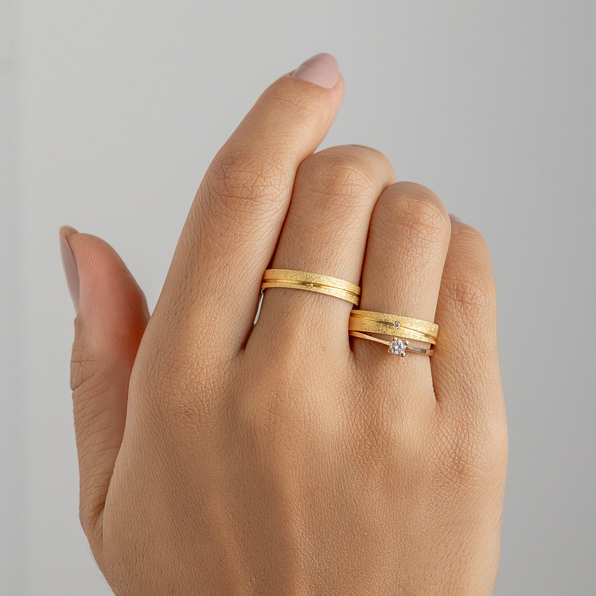 Alianças Cadence 4mm Banhadas a Ouro + Anel Brinde
