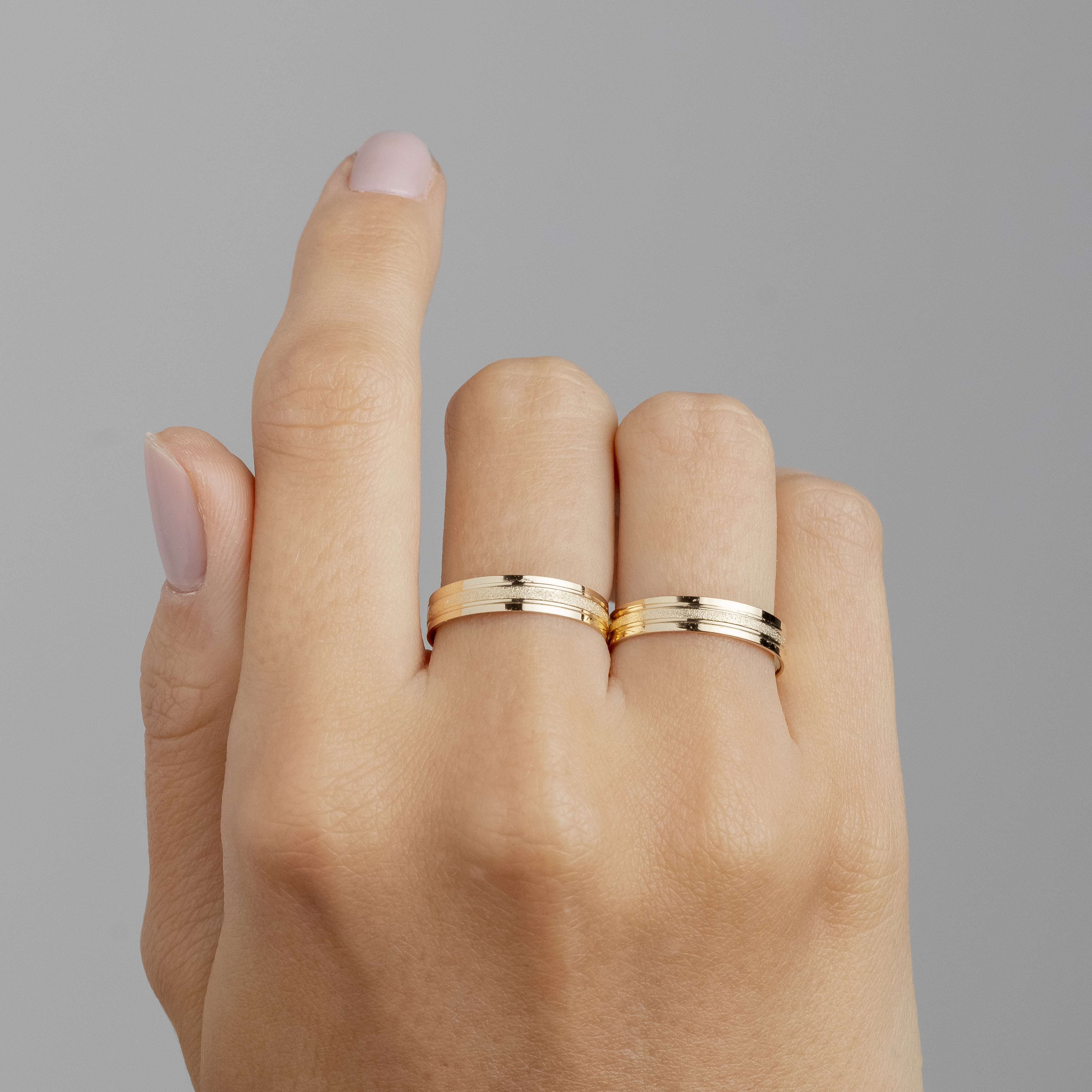 Alianças Blanc 4mm Banhadas a Ouro + Anel Brinde