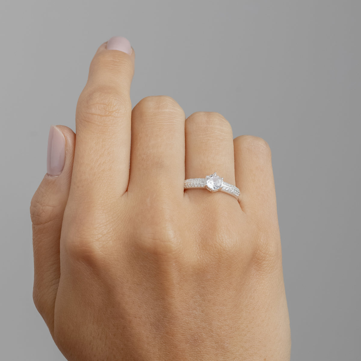 Anel Solitário Duquesa Ouro Branco 18K