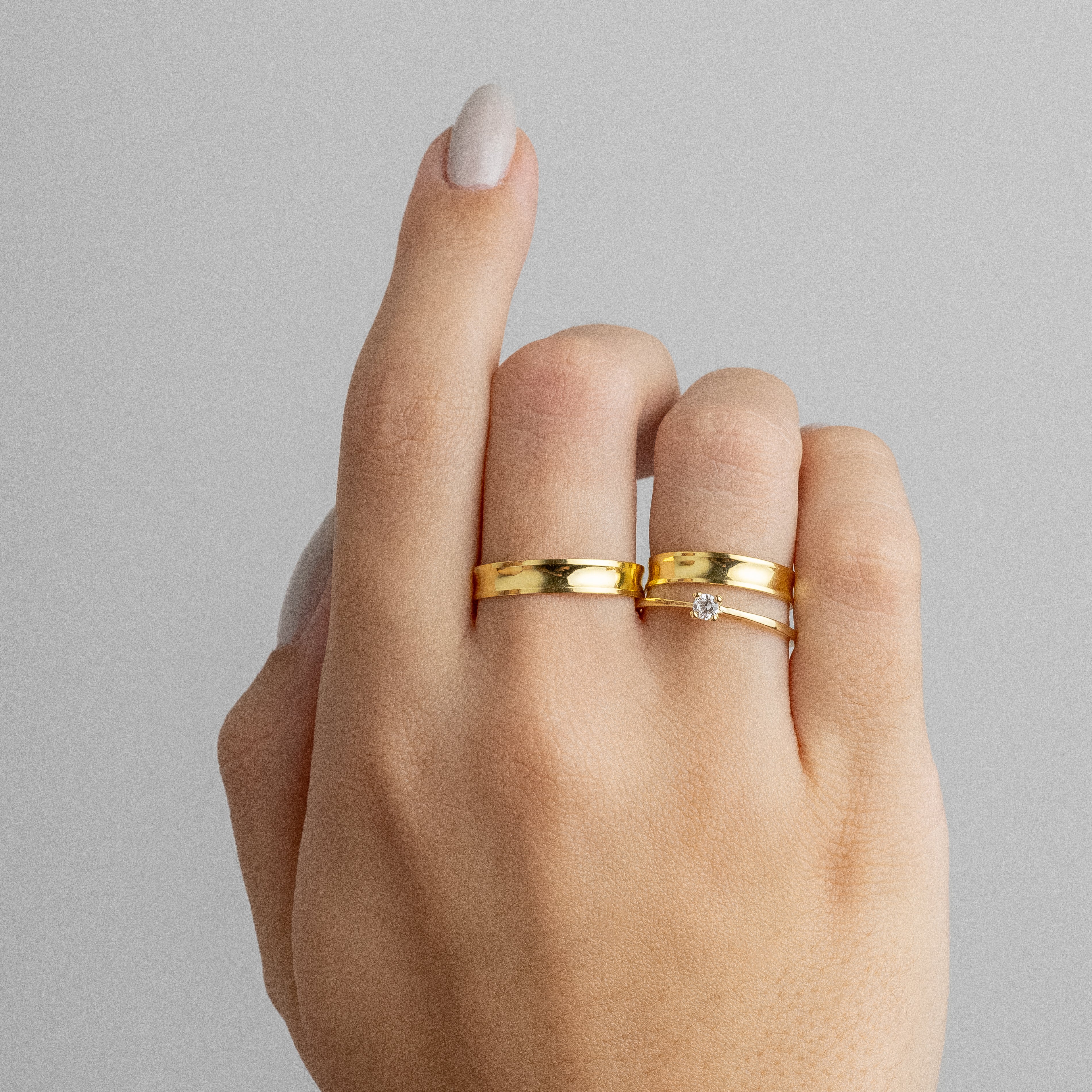 Alianças Côncavas 4mm Banhadas a Ouro + Anel Brinde
