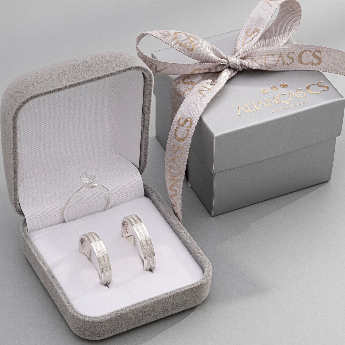 Alianças de Namoro Lily 4mm + Anel Solitário Classic (Envio Full)