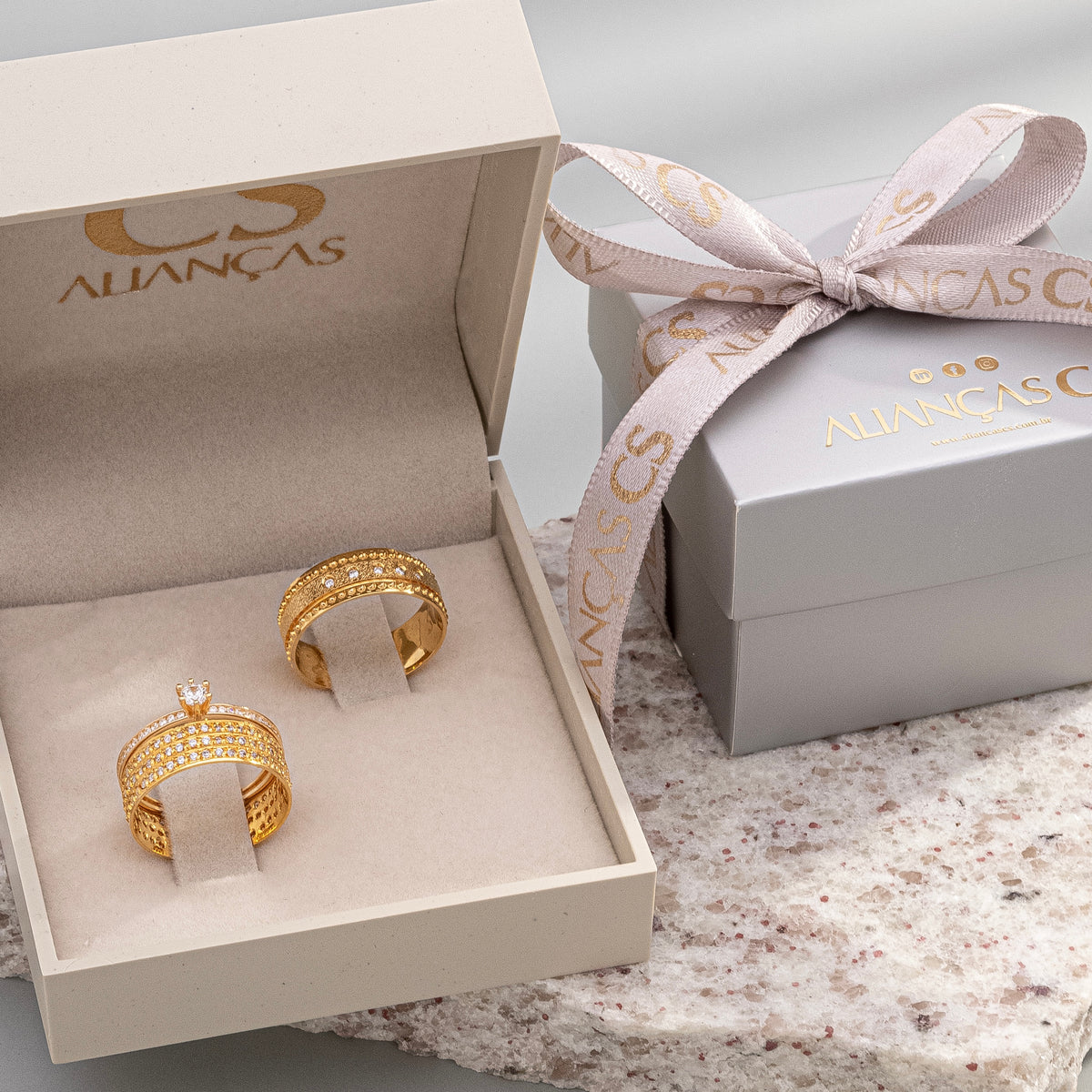 Alianças de Casamento Royale Ouro 18K 7mm + Anel Brinde