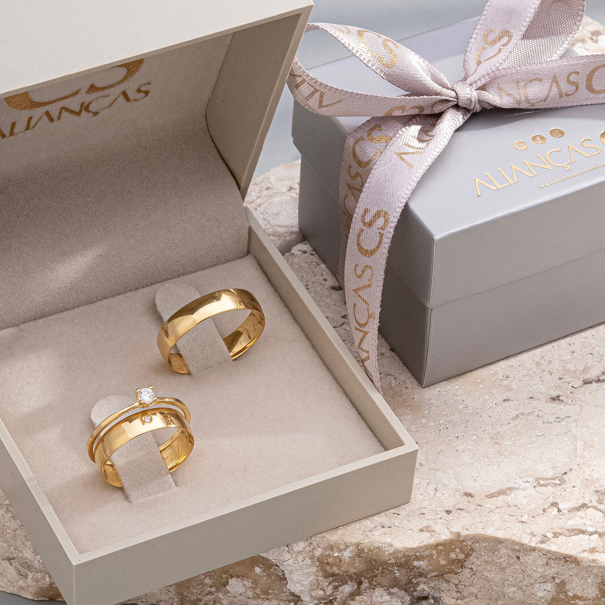 Alianças de Casamento Classic Ouro 18K 5mm + Anel Brinde