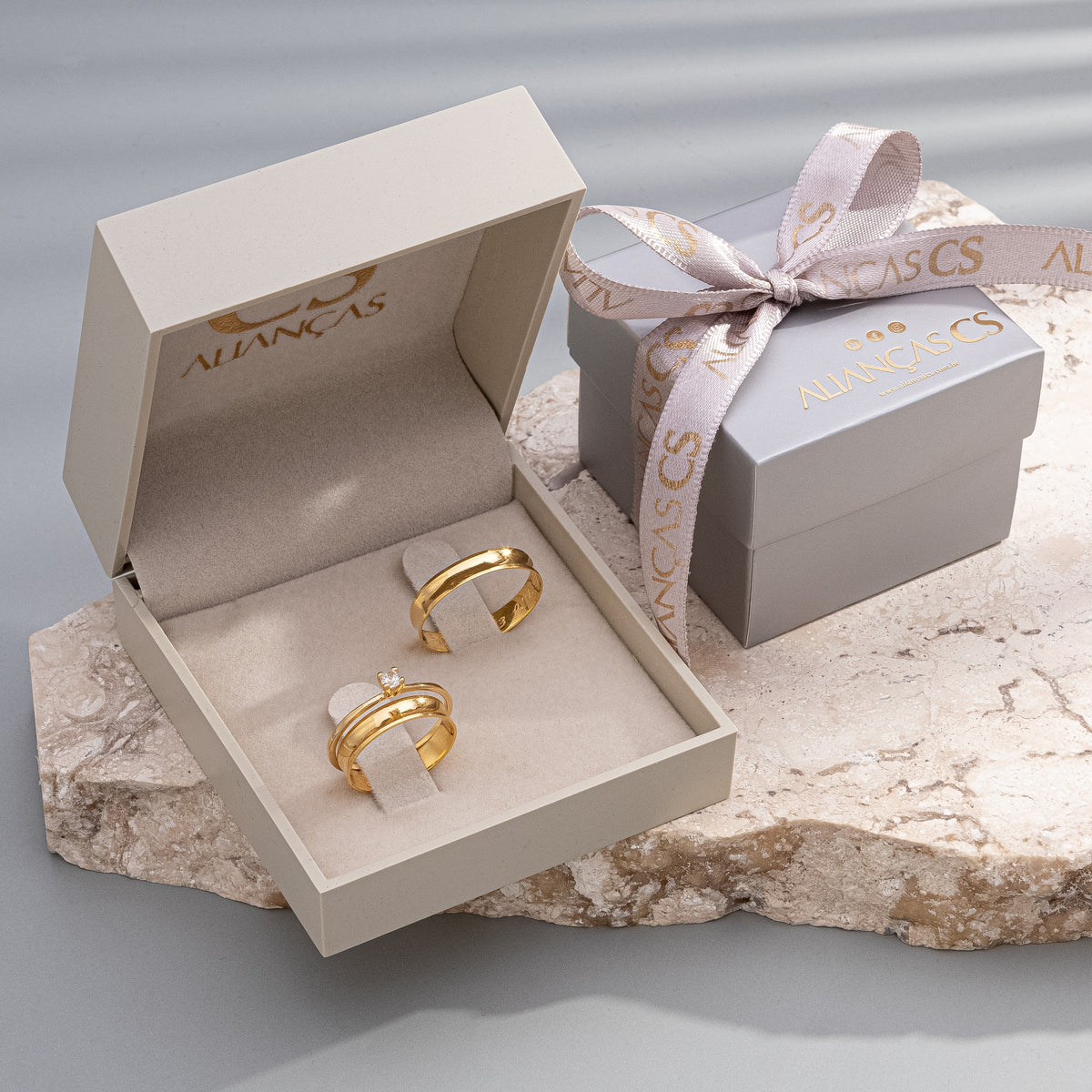 Alianças de Casamento Côncavas Ouro 10K 4mm + Anel Brinde