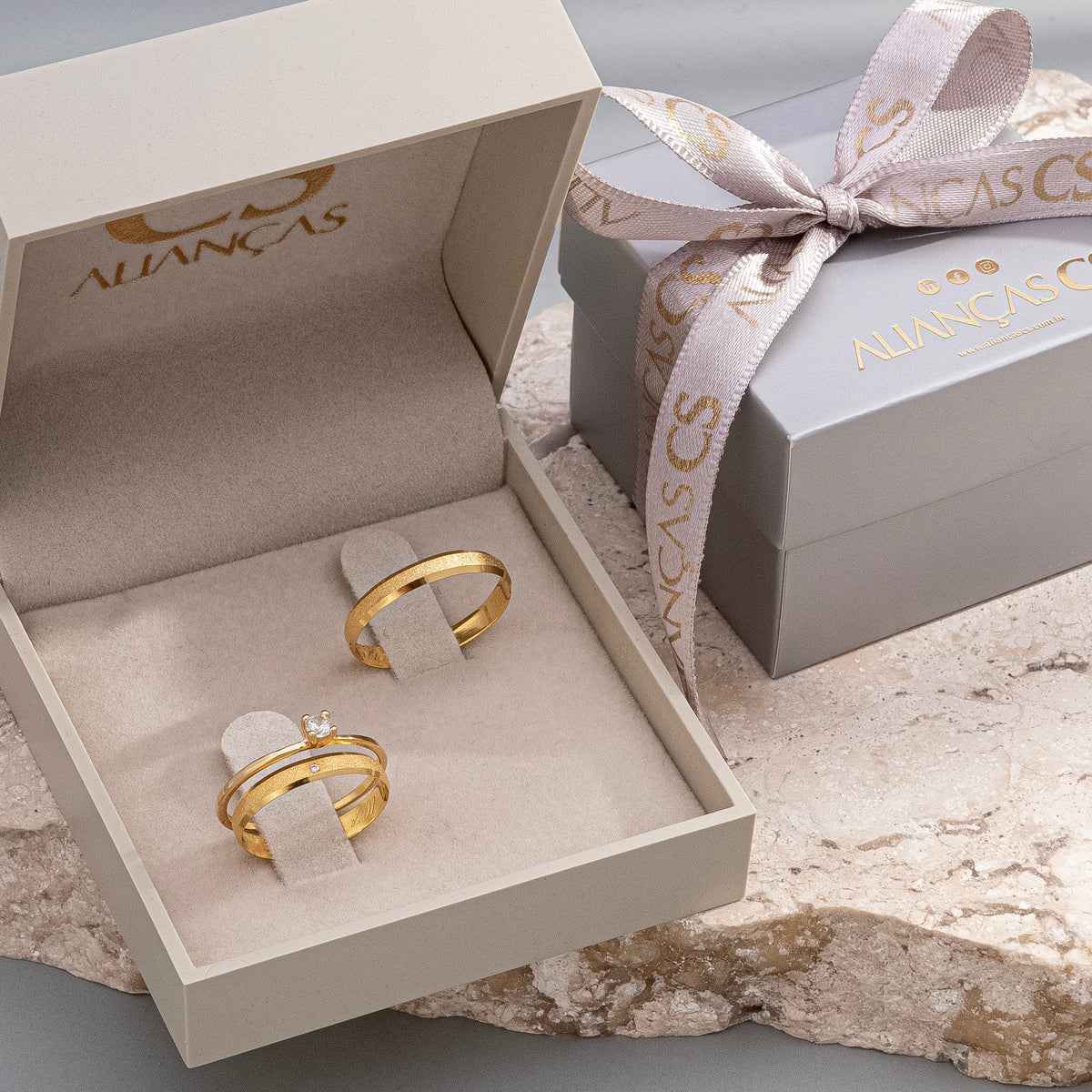 Alianças de Casamento Celestia Ouro 10K 3mm + Anel Brinde