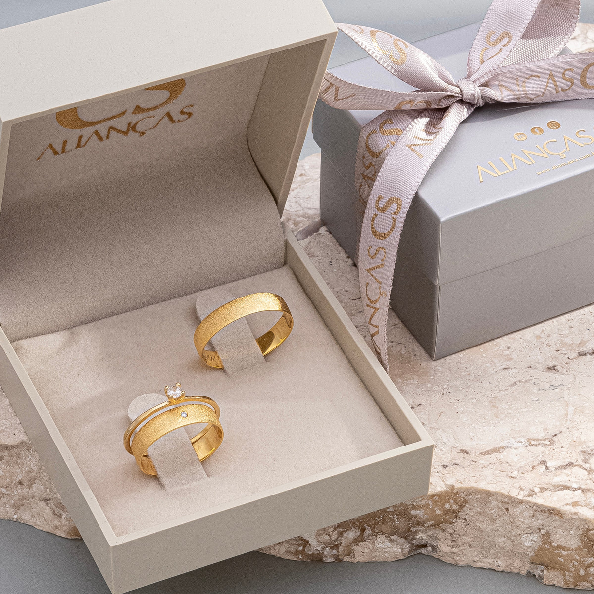 Alianças de Casamento Diamant Gold Ouro 18K 4mm + Anel Brinde
