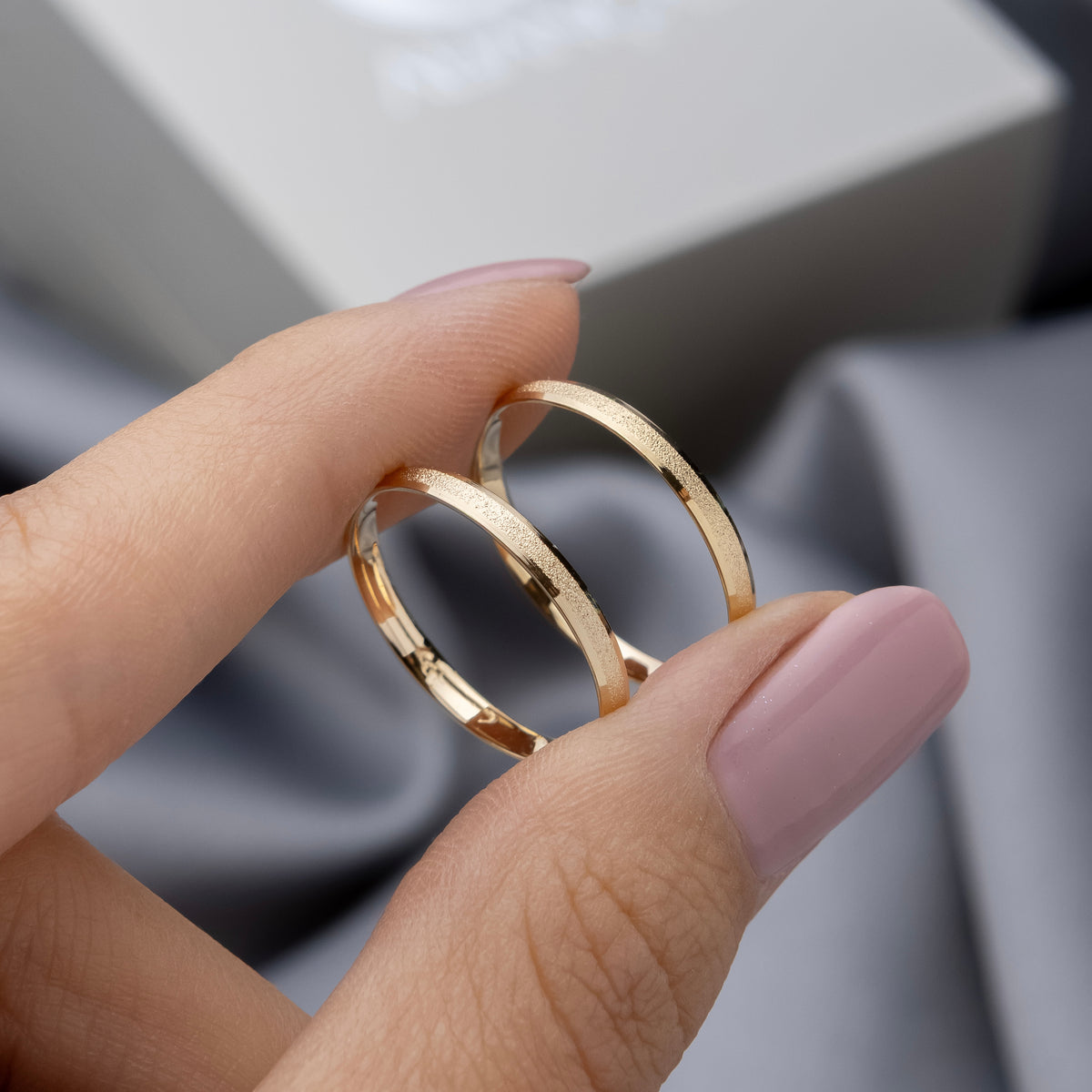 Alianças de Casamento Celestia Ouro 10K 2mm + Anel Brinde