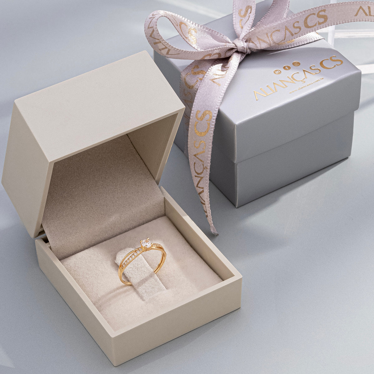 Anel Solitário Fiorelly Ouro 18K
