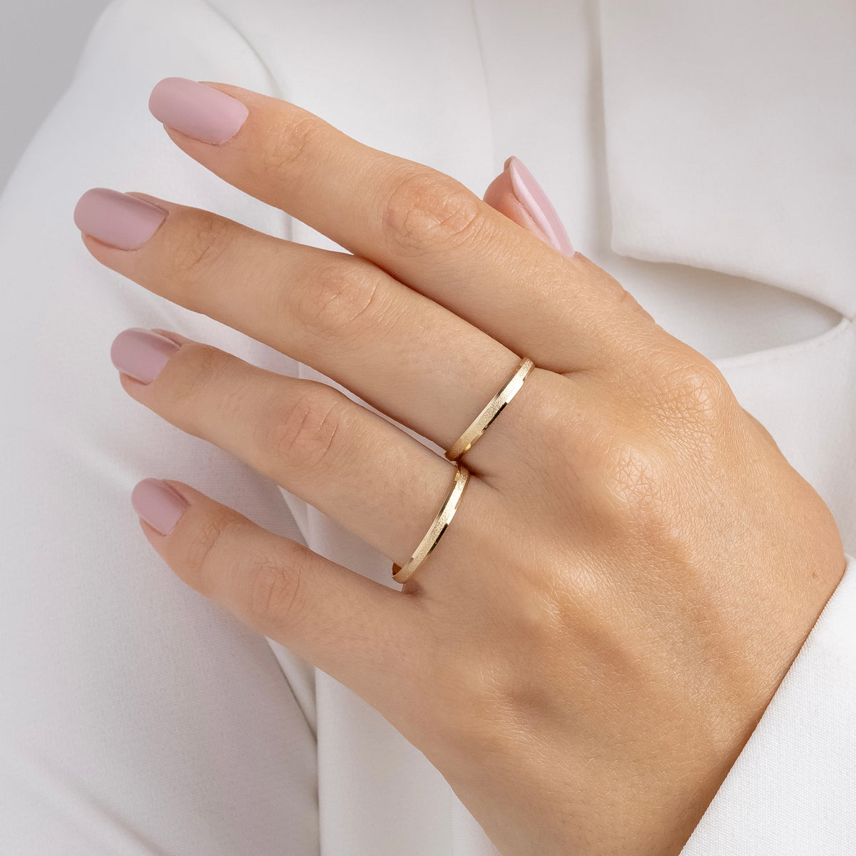 Alianças Celestia 2mm Banhadas a Ouro + Anel Brinde