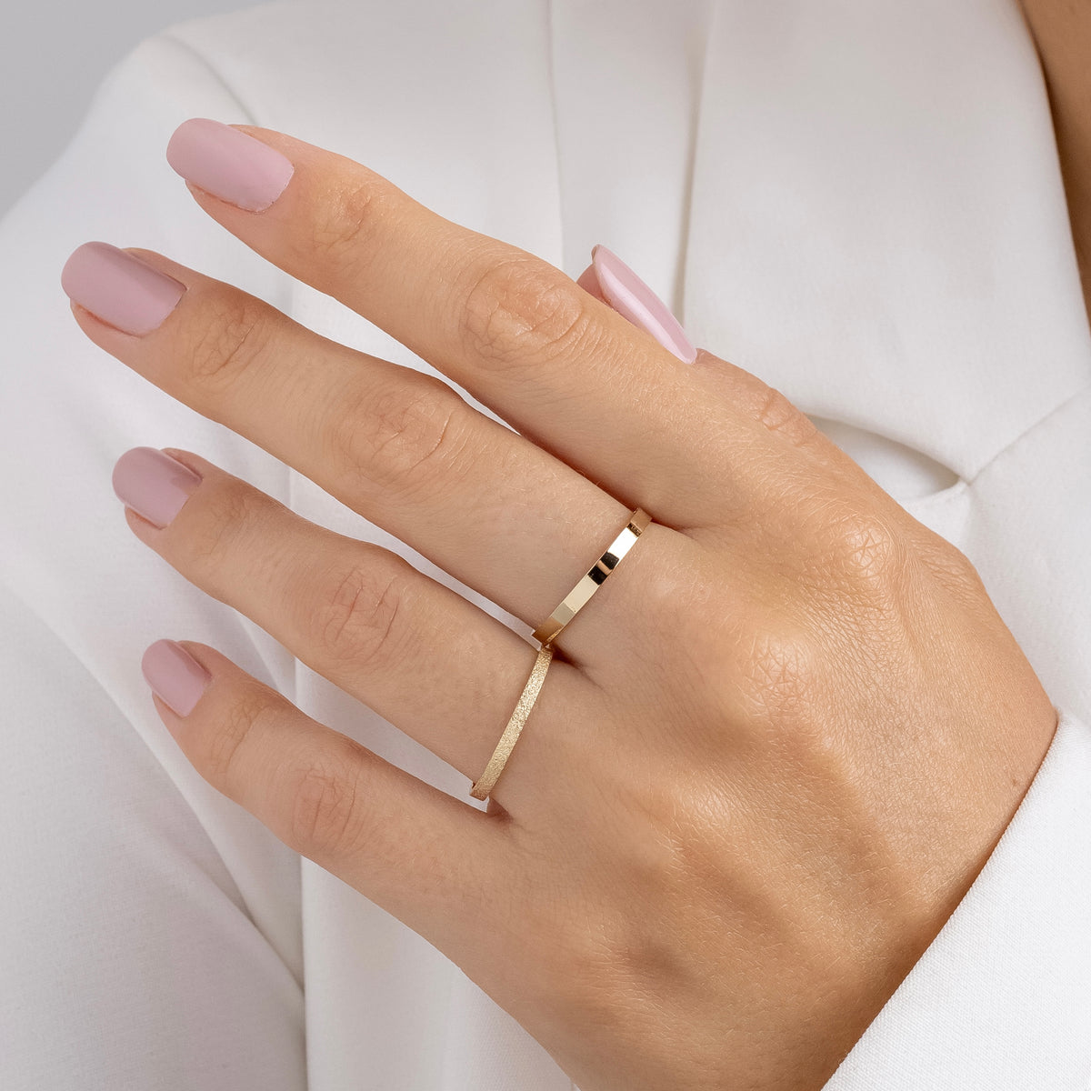Alianças Nobre Duo 2mm Banhadas a Ouro + Anel Brinde