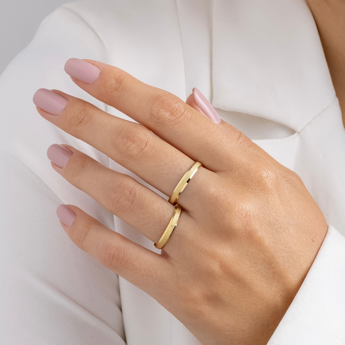 Alianças Celestia 3mm Banhadas a Ouro + Anel Brinde