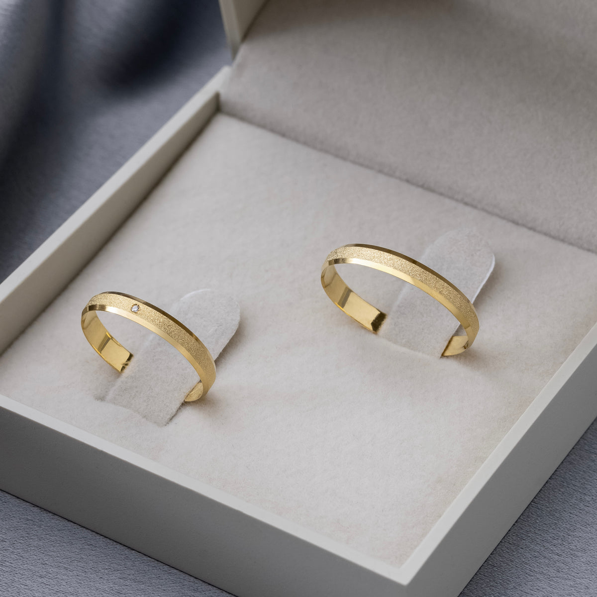 Alianças de Casamento Celestia Ouro 10K 3mm + Anel Brinde