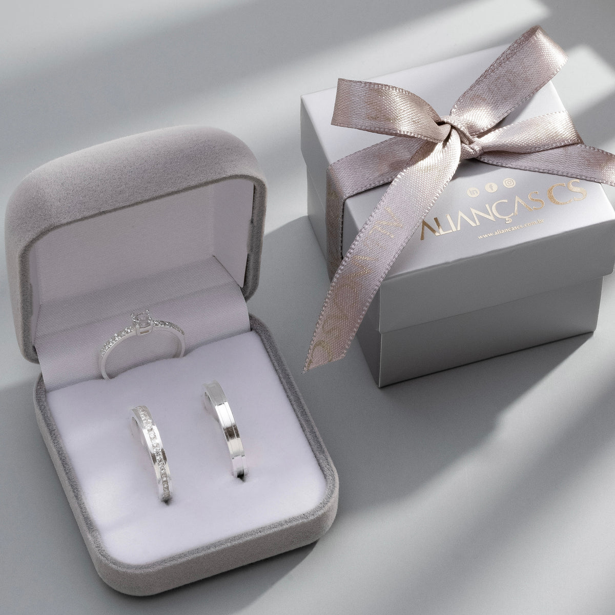 Alianças de Namoro Olivia 3mm + Anel Solitário Classic