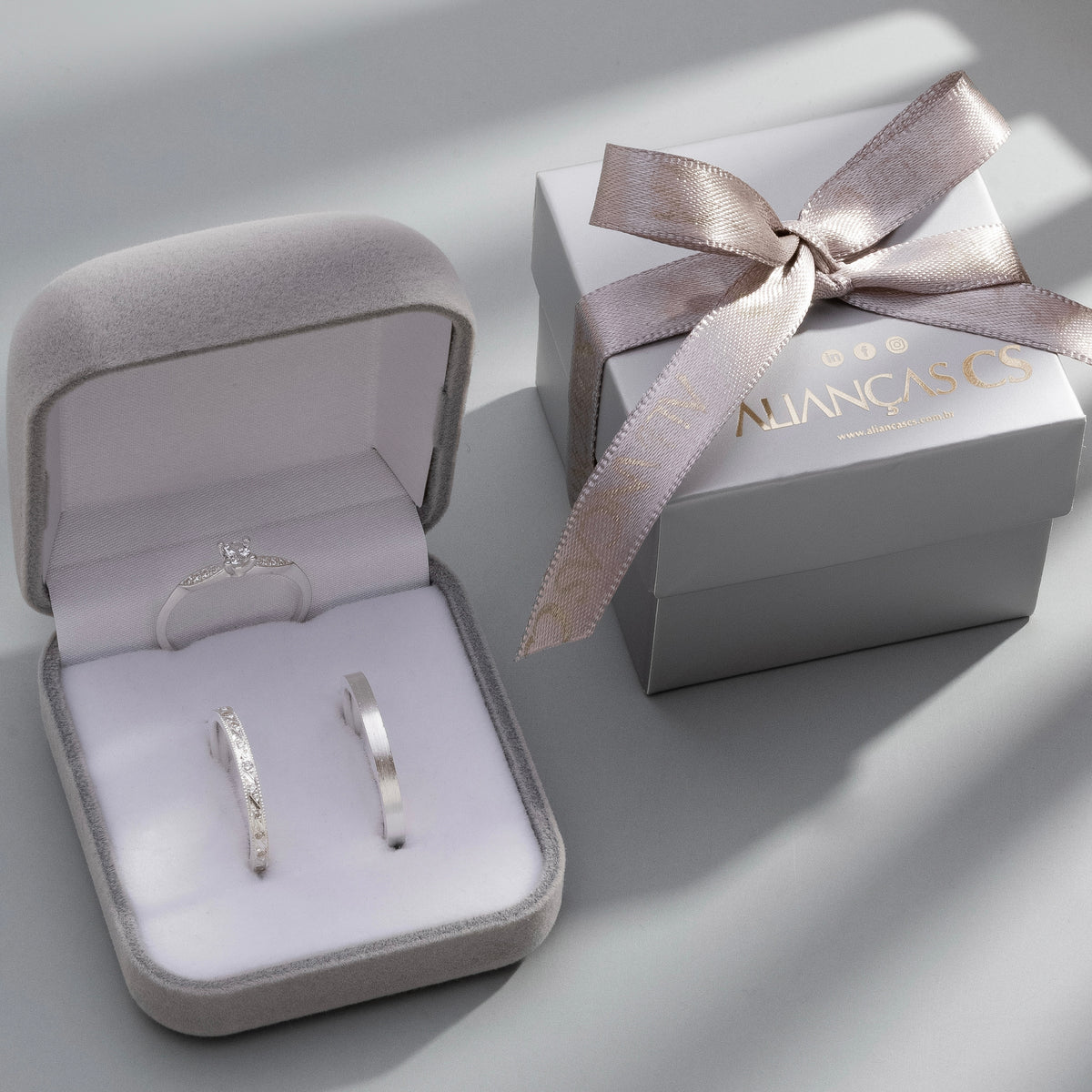 Alianças de Namoro Velvet 2mm e 3mm+ Anel Solitário Classic