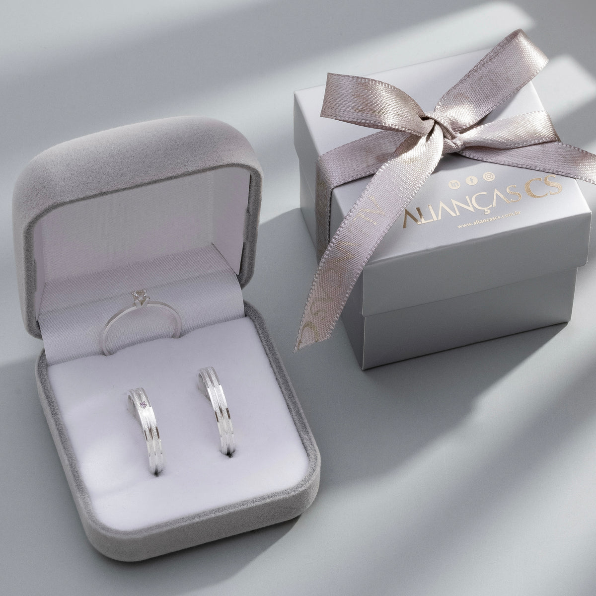 Alianças de Namoro Mini Lily 3mm + Anel Solitário Classic (Envio Full)