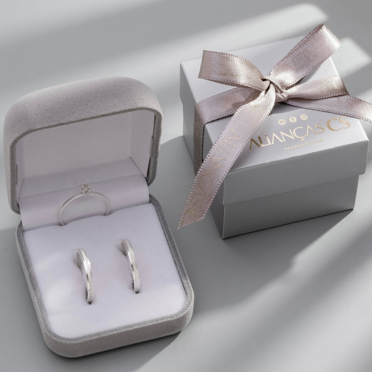 Alianças de Namoro Belle 2mm + Anel Solitário Classic (Envio Full)