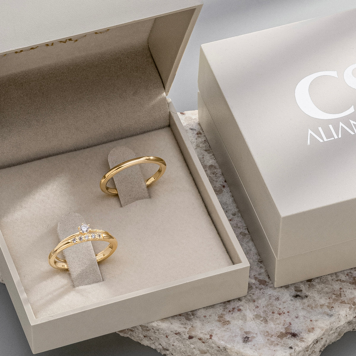 Alianças de Casamento Nuance II Ouro 10K 2mm + Anel Brinde