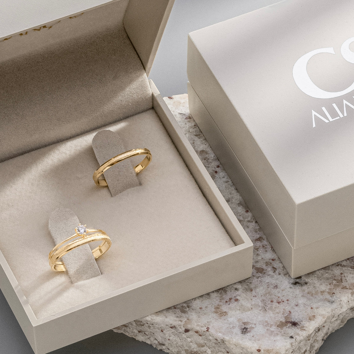 Alianças de Casamento Belle Ouro 18K 2mm + Anel Brinde