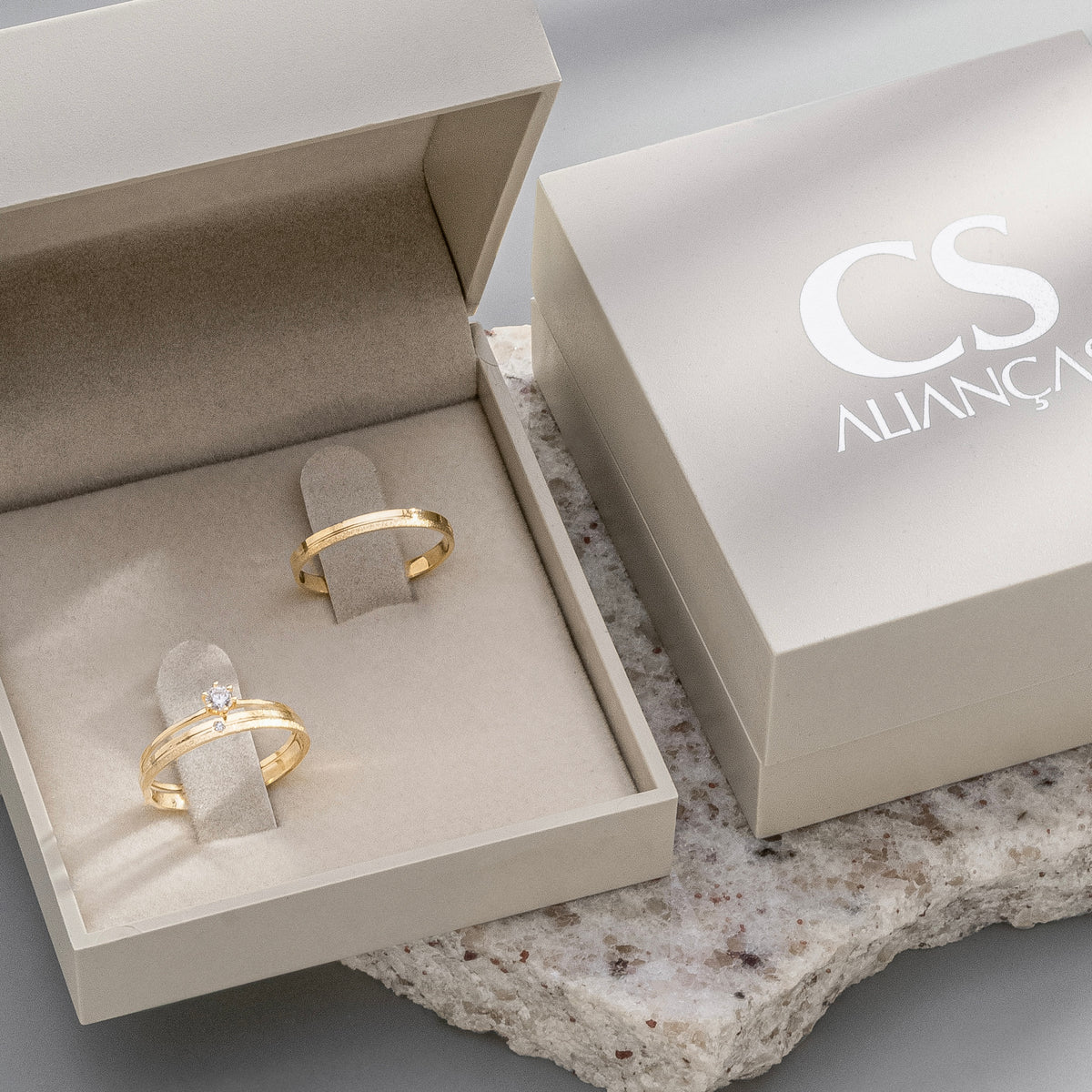 Alianças de Casamento Candy Ouro 10K 2mm + Anel Brinde