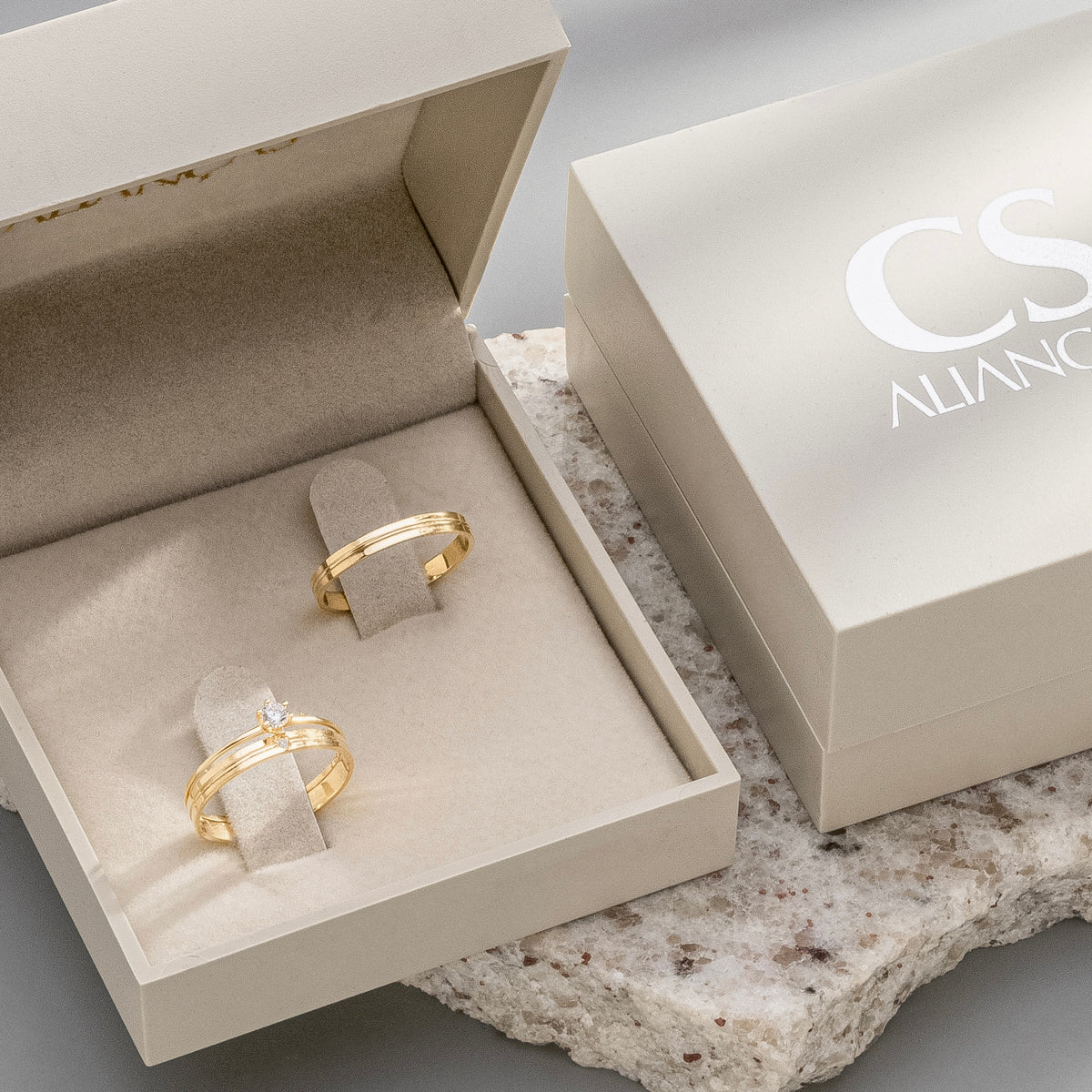 Alianças de Casamento Merci Ouro 18K 3mm + Anel Brinde