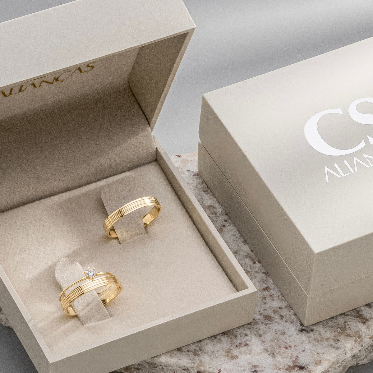 Alianças de Casamento Aura Ouro 10K 3mm + Anel Brinde
