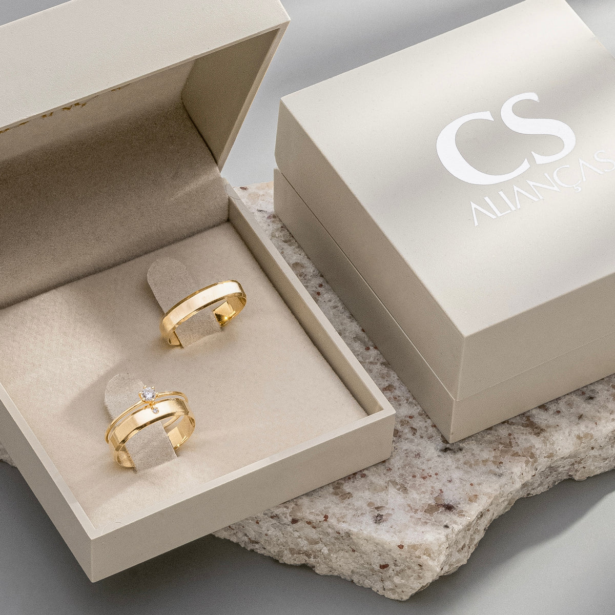 Alianças Italian 4mm Banhadas a Ouro + Anel Brinde
