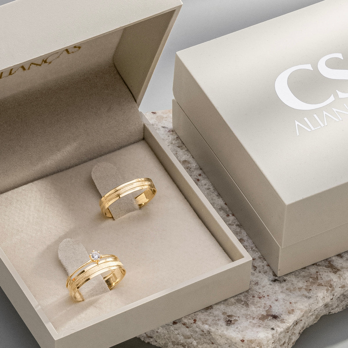 Alianças de Casamento Blanc Ouro 18K 4mm + Anel Brinde