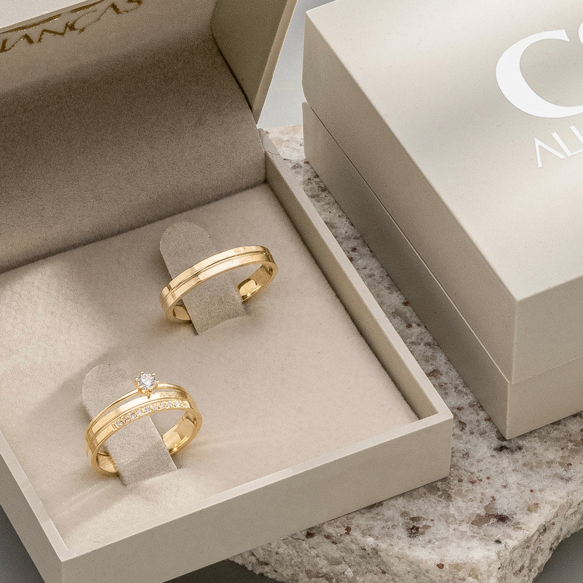 Alianças de Casamento Aurora Ouro 18K 4mm + Anel Brinde