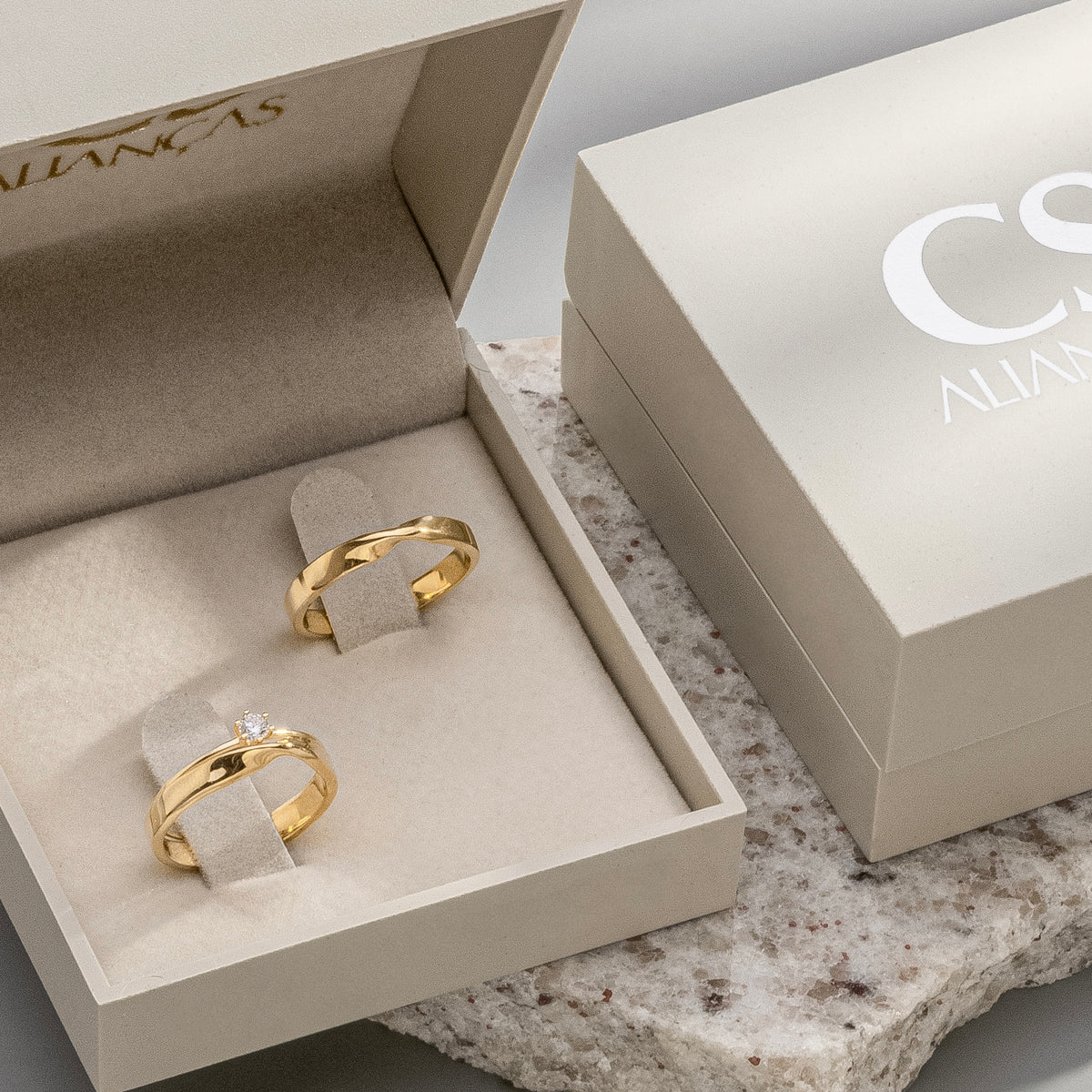 Alianças de Casamento Eternity Ouro 10K 3mm + Anel Brinde