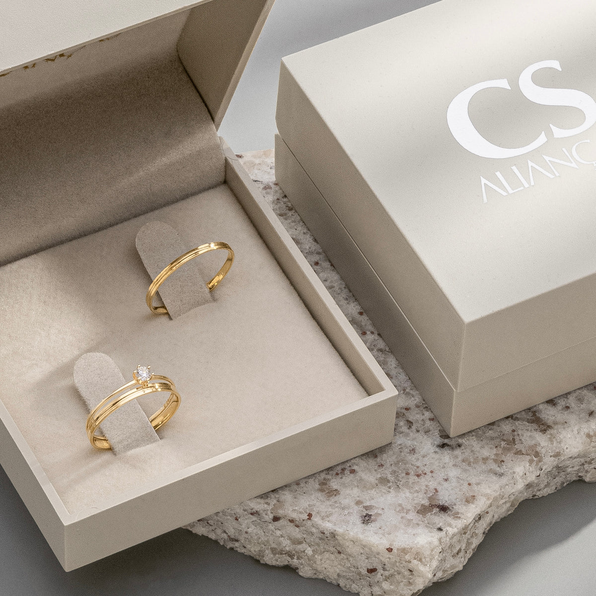 Alianças de Casamento Melina Ouro 10K 2mm + Anel Brinde