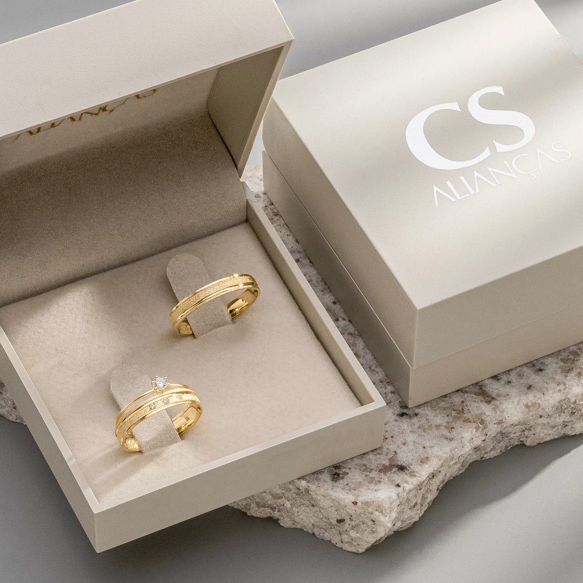 Alianças de Casamento France Ouro 18K 4mm + Anel Brinde