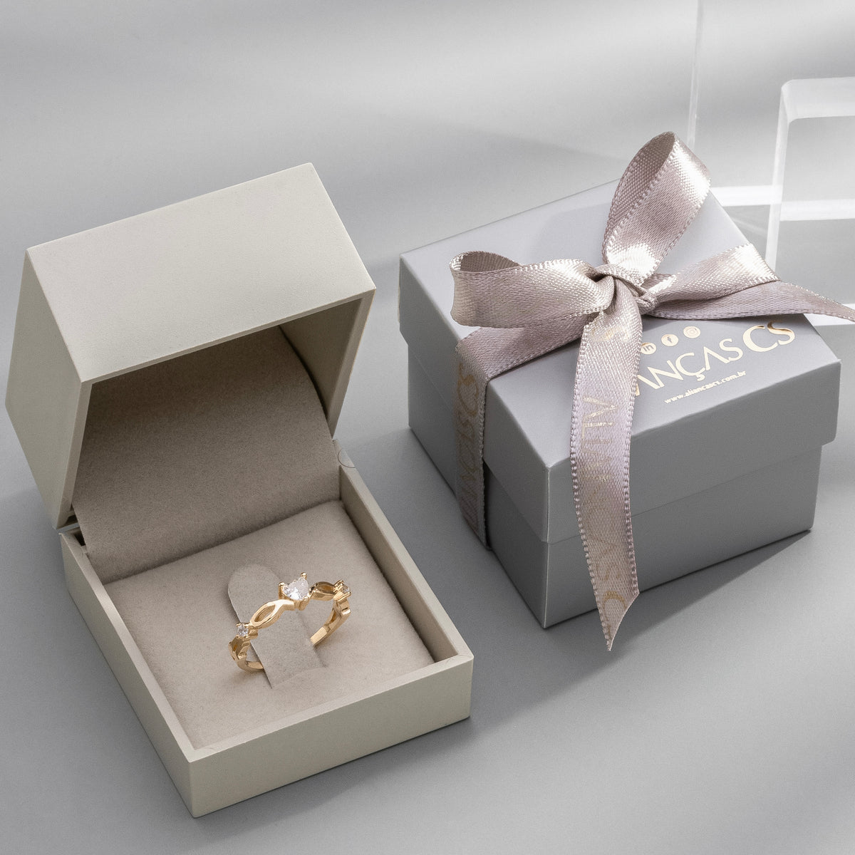Anel Solitário Gemini Banhado a Ouro (Envio Full)