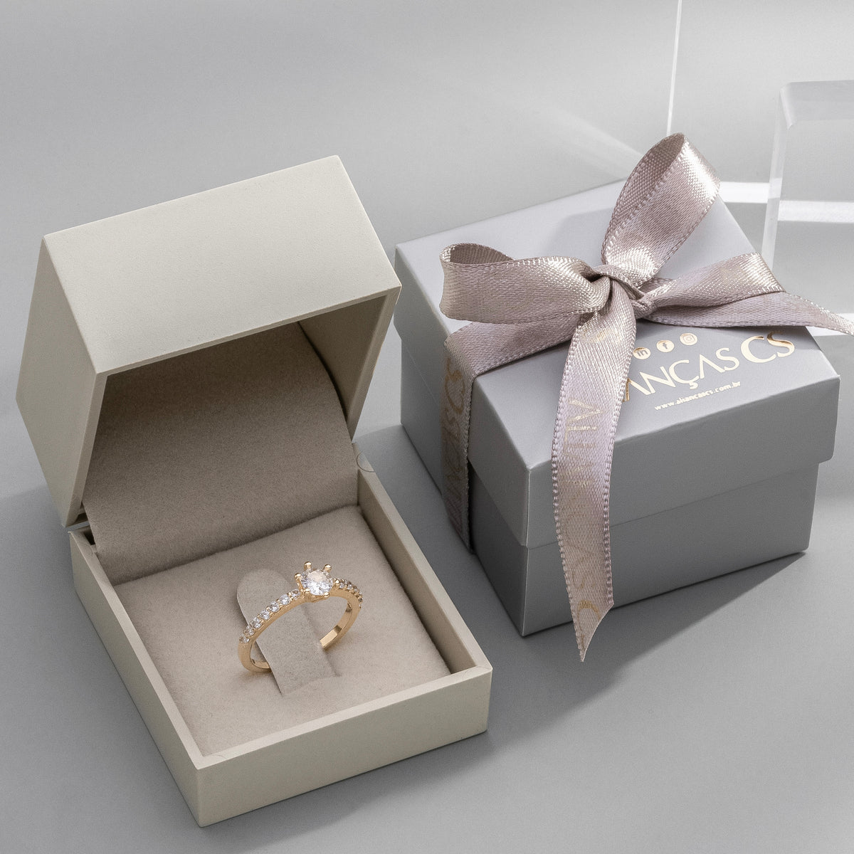 Anel Solitário Diamant Banhado a Ouro (Envio Full)