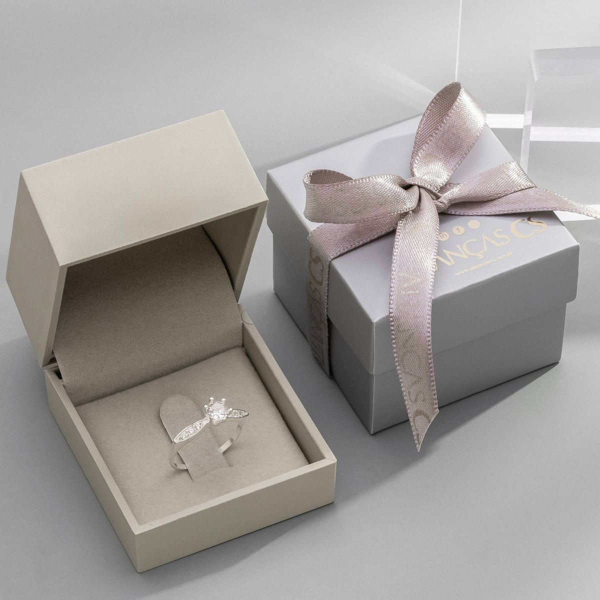 Anel Solitário Delicate Plus (Envio Full)