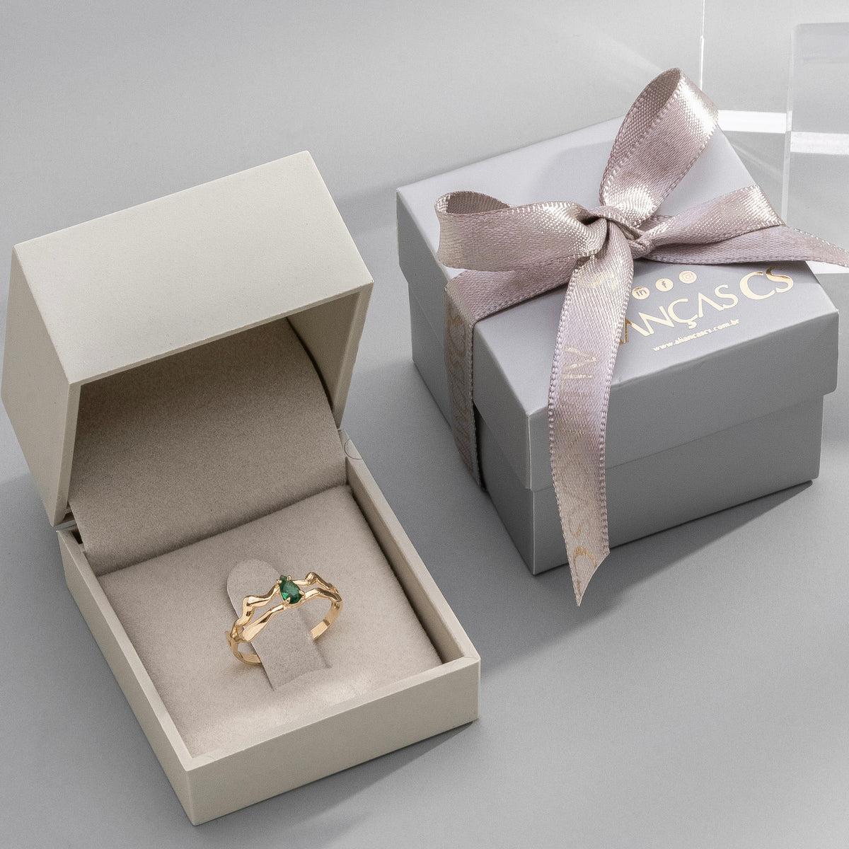 Anel Solitário Edwina Ouro 18K