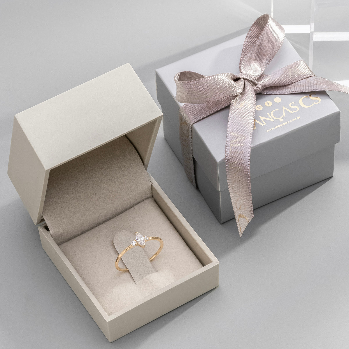 Anel Solitário Áurea Slim Ouro 18K