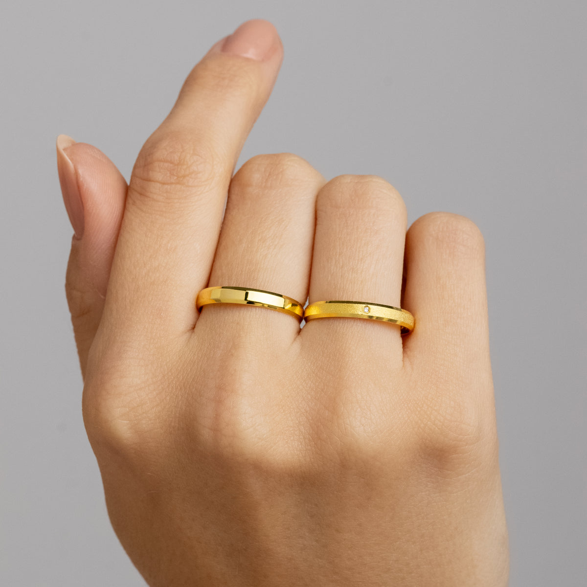 Alianças Celestia Duo 3mm Banhadas a Ouro + Anel Brinde