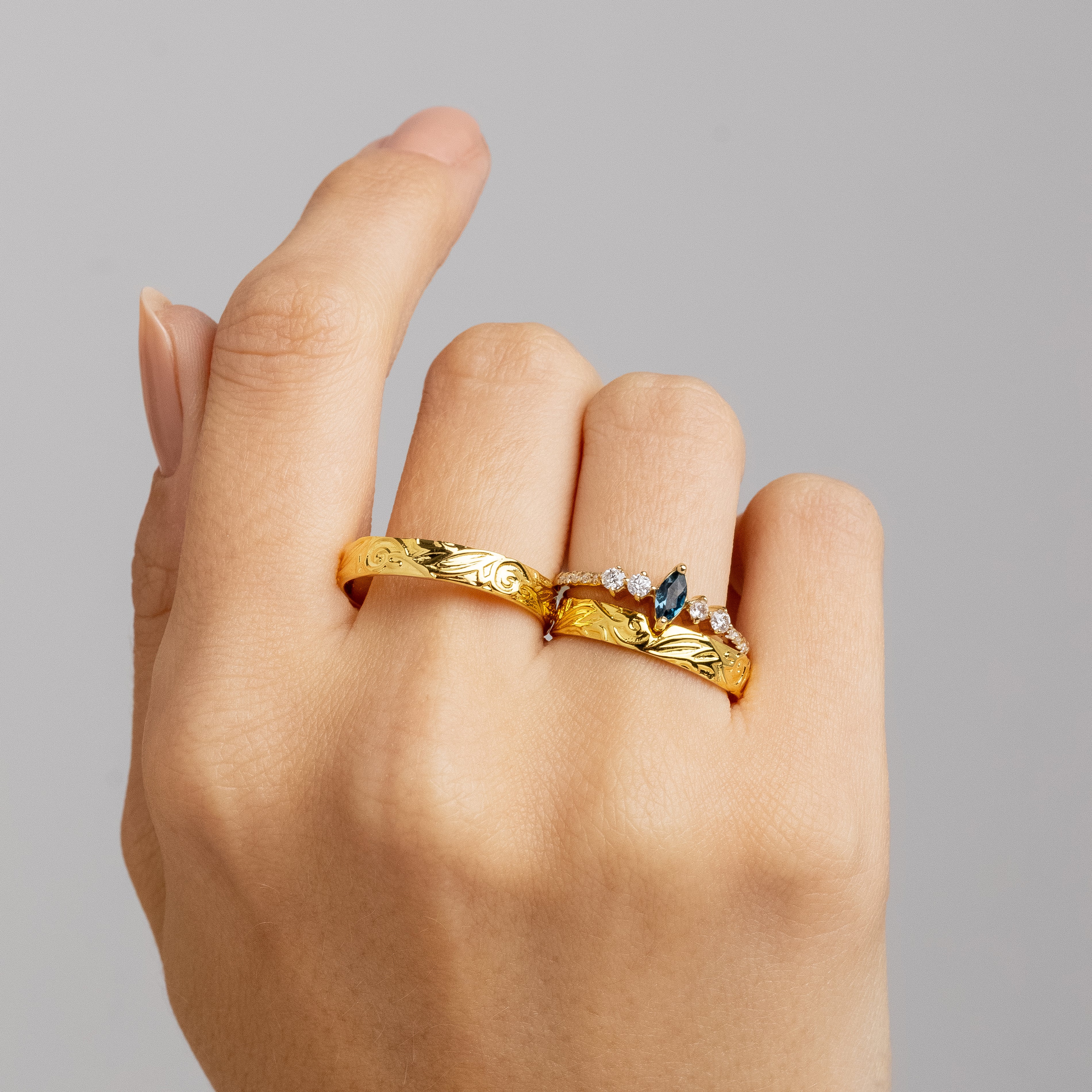 Alianças Melian 4mm Banhadas a Ouro + Anel Solitário Áurea Plus