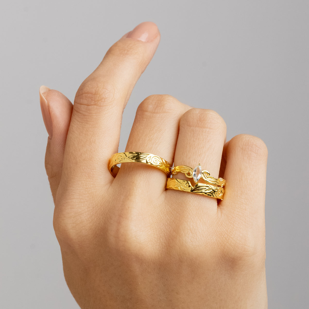 Alianças Melian 4mm Banhadas a Ouro + Anel Solitário Melian