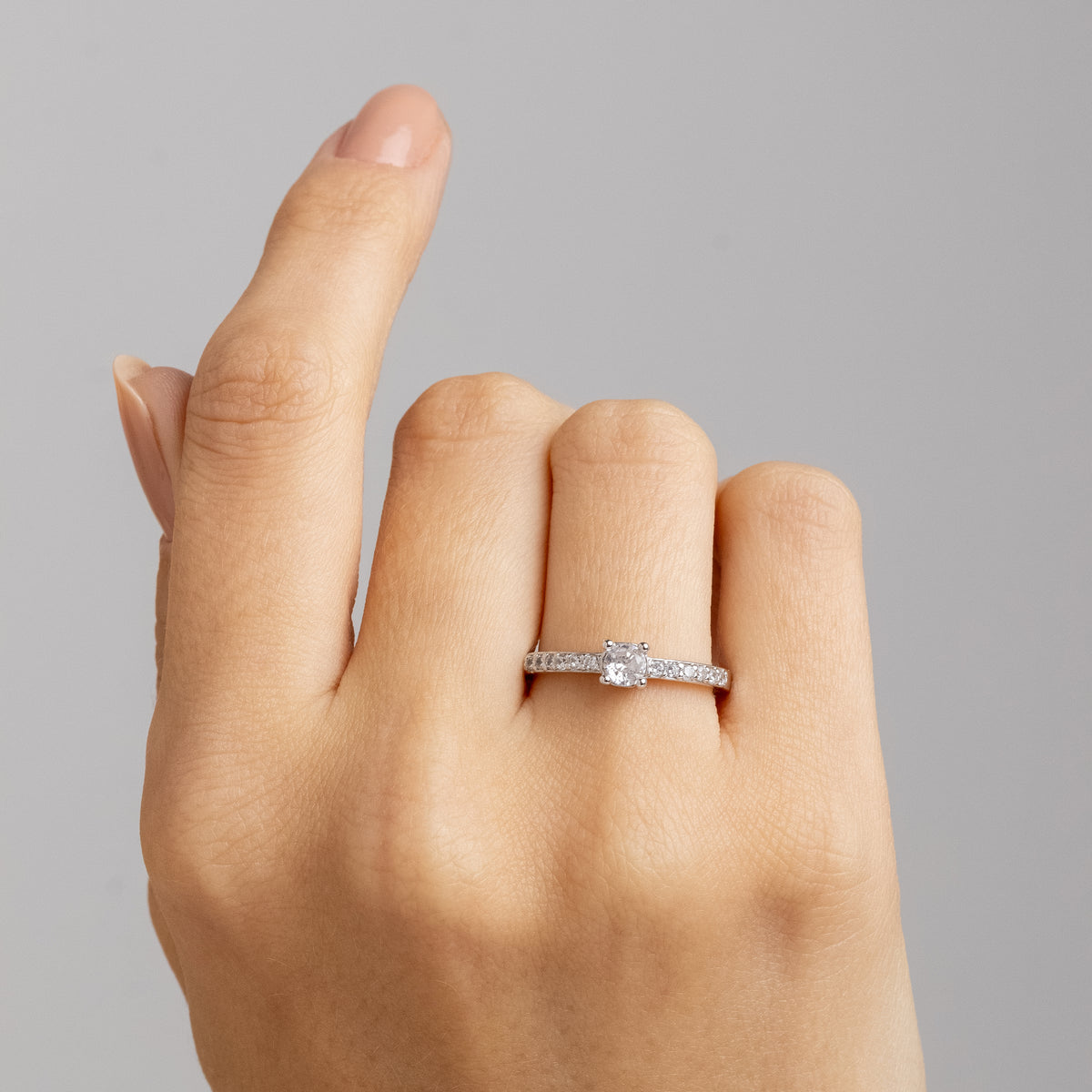 Anel Solitário Cinderela Ouro Branco 18K