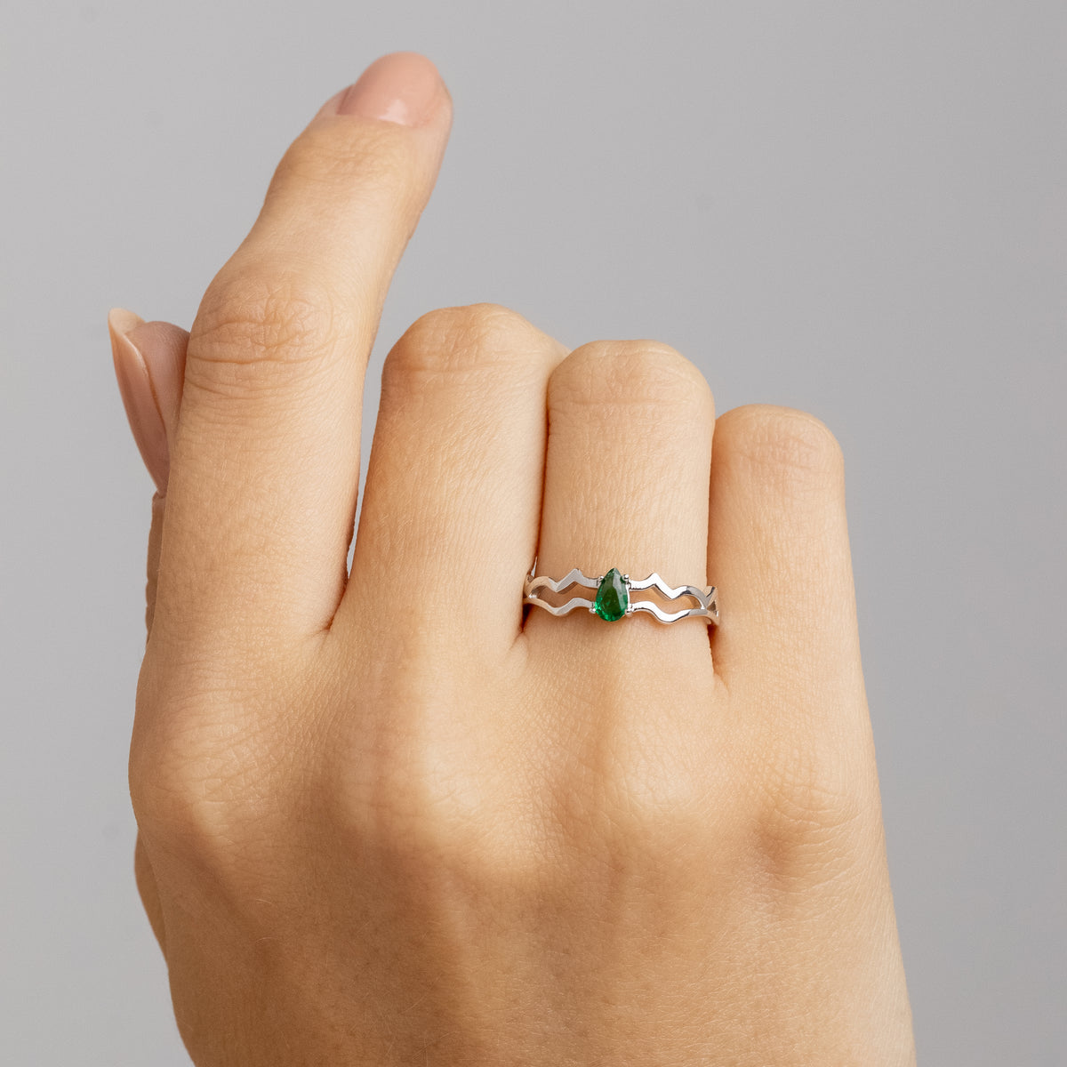Anel Solitário Edwina Ouro Branco 18K