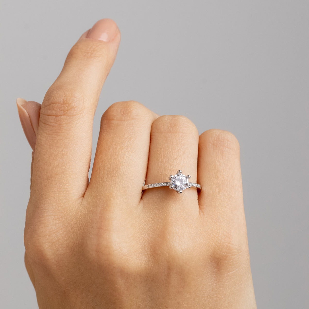 Anel Solitário Charm Ouro Branco 18K