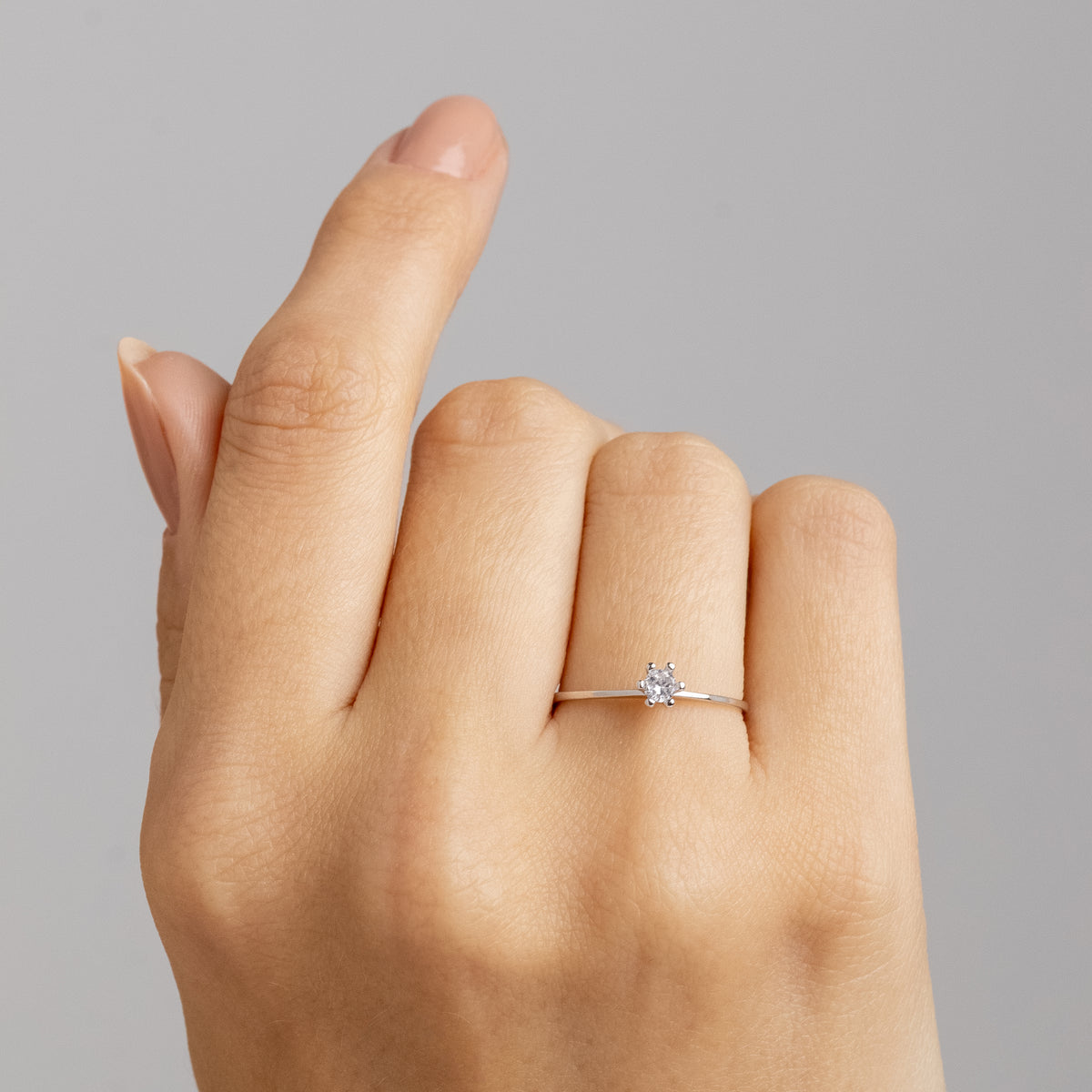 Anel Solitário Essencial Ouro Branco 18K