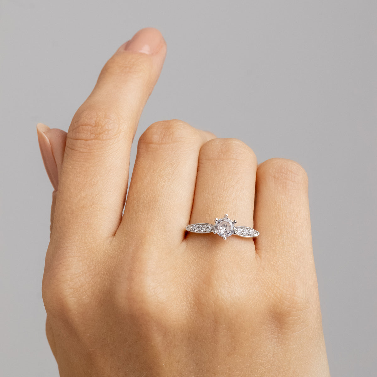 Anel Solitário Delicate Plus Ouro Branco 18K