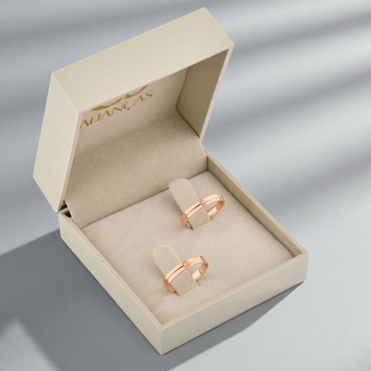 Alianças de Casamento Merci Ouro Rosé 18K 3mm + Anel Brinde